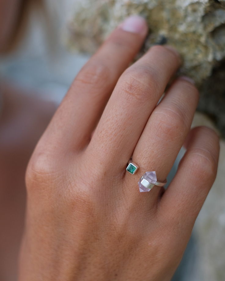 Серебряное кольцо с розовым кварцем и зеленым турмалином