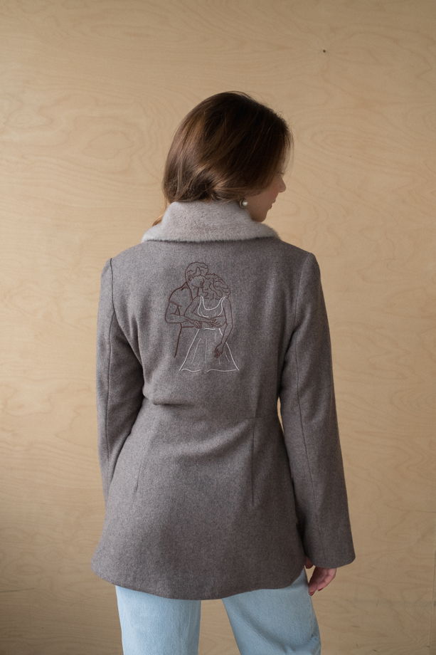 Фланелевое полупальто-жакет "БЕЙБИ" дымчатого цвета с вышивкой