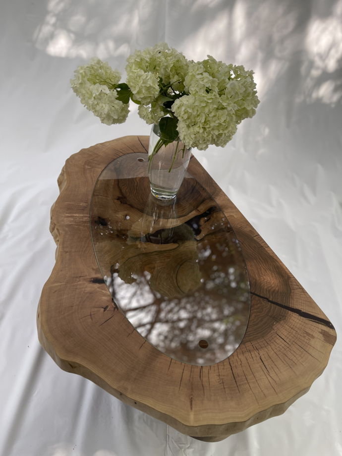 Стол журнальный из массива ореха