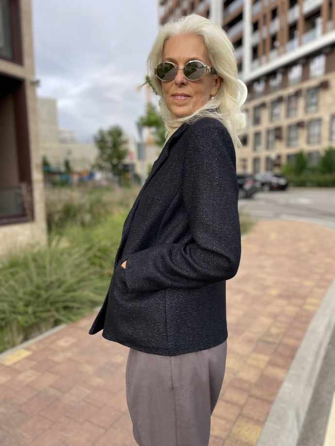 Женский пиджак синий  из итальянской шерсти укороченный. Полупальто женское