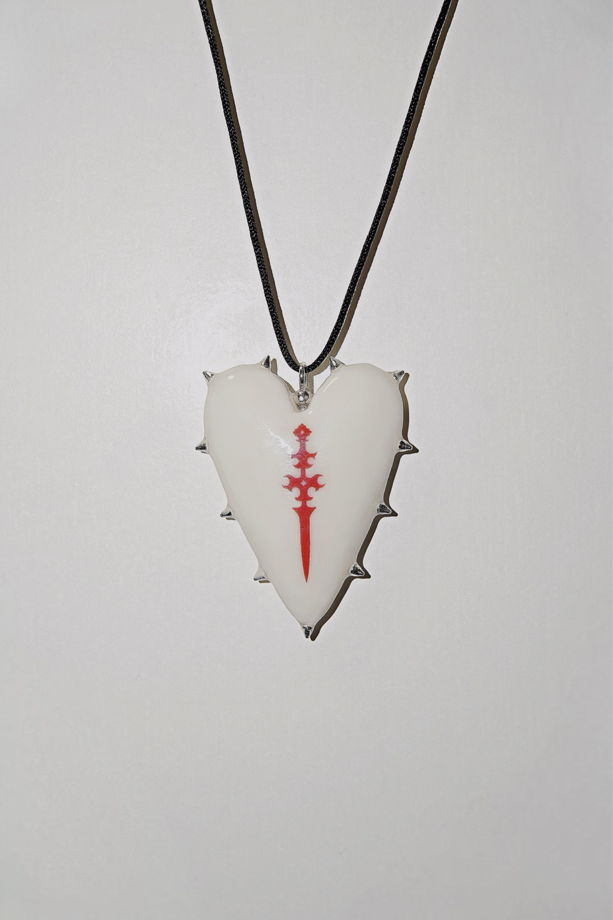 Кулон-перевёртыш в форме сердца с шипами
