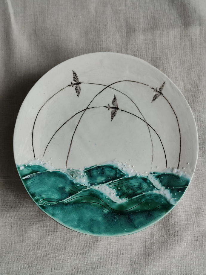 Керамическая тарелка "Летучие рыбы"