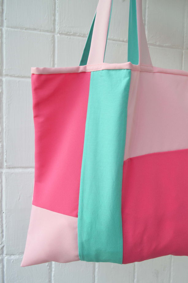 Ассиметричный шоппер в стиле пэчворк розово-зеленого цвета