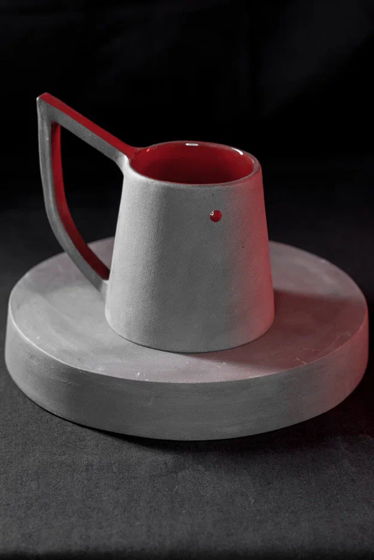 Авторская керамическая чашка ручной работы из серии "Вороны"