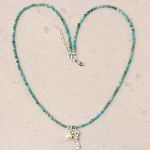 Короткое колье-чокер из бирюзы, с подвесками (съёмные).