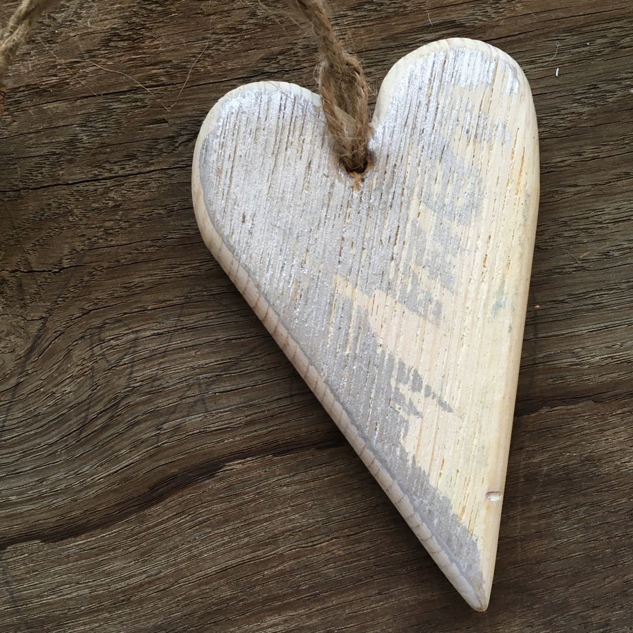 Декор деревянное сердце Валентинка белое серебрянное