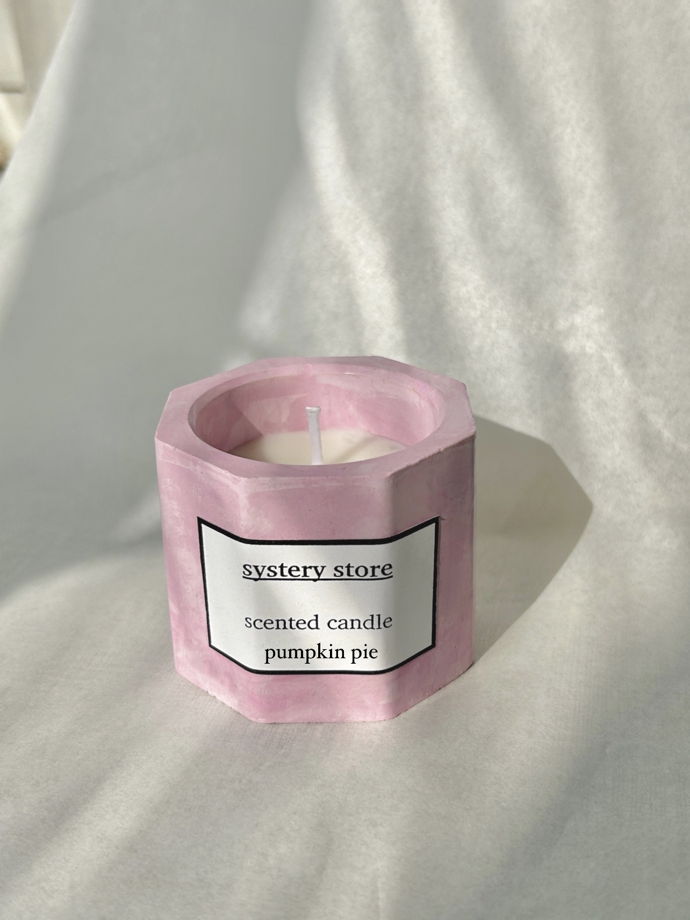Ароматическая свеча Тыквенный пирог в розовом гипсовом подсвечнике ручной работы 60 мл