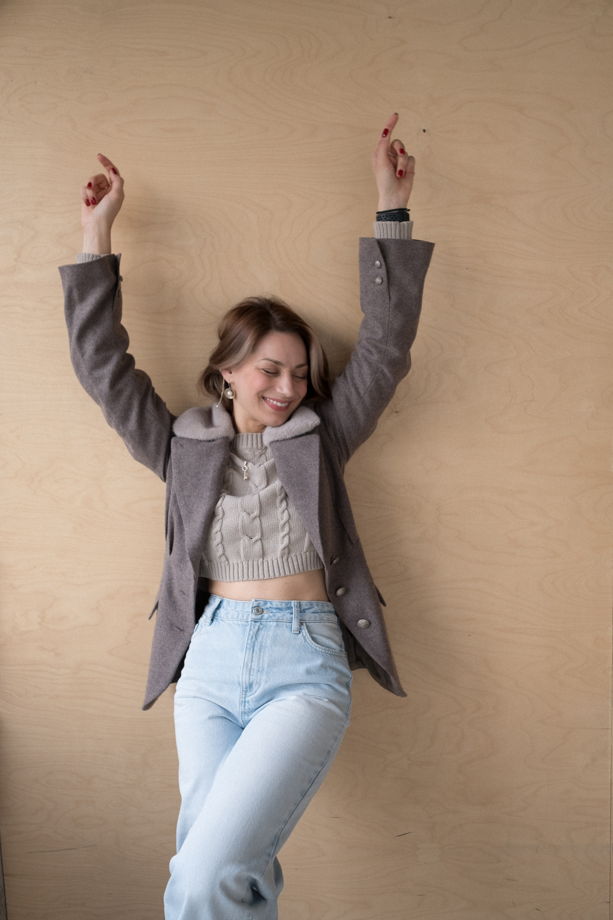 Фланелевое полупальто-жакет "БЕЙБИ" дымчатого цвета с вышивкой