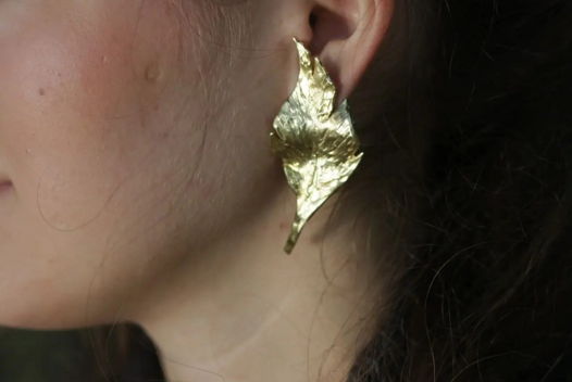 Серьги из латуни в виде пера
