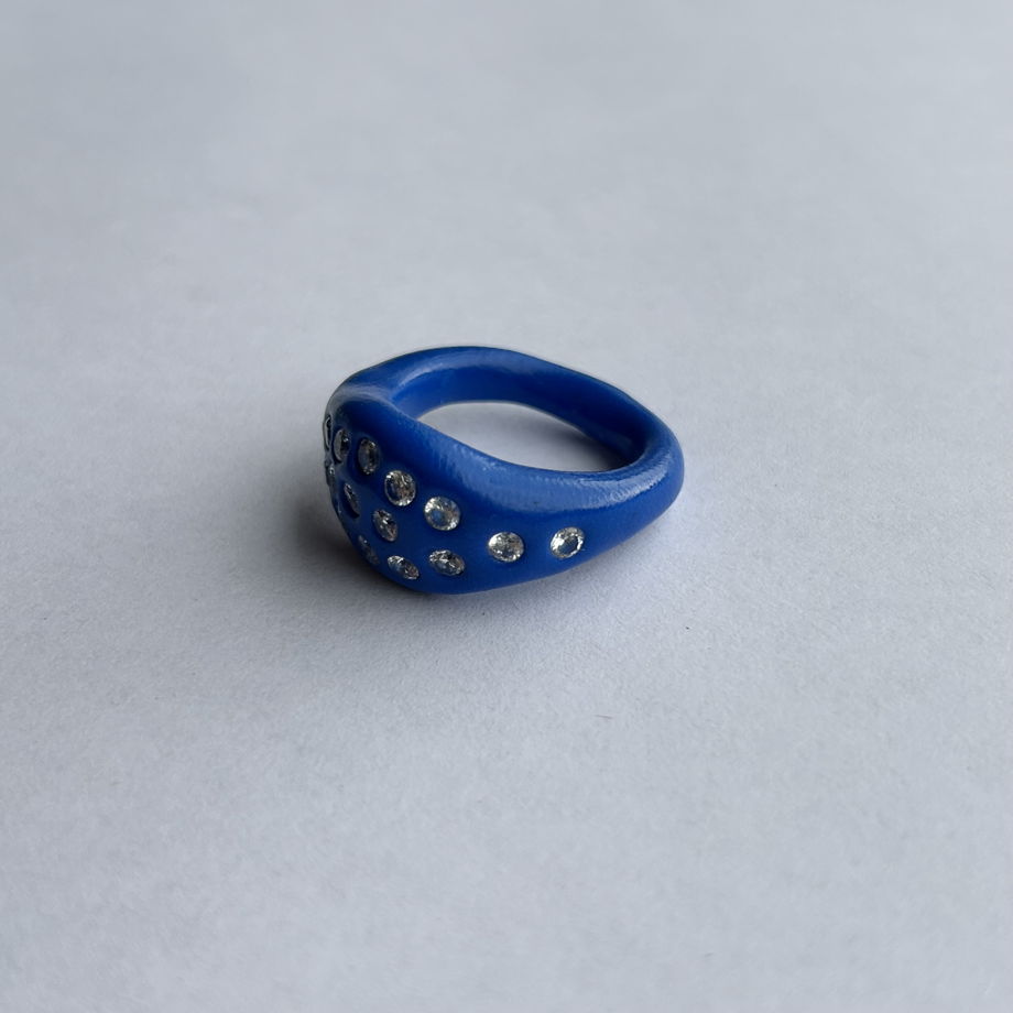 Кольцо из полимерной глины с фианитами ПÁВЕ синее