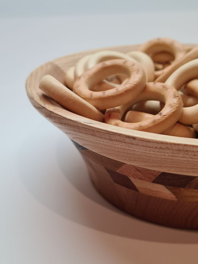 Деревянная тарелочка  ручной работы для орехов или бубликов, конфет или сухарей.
