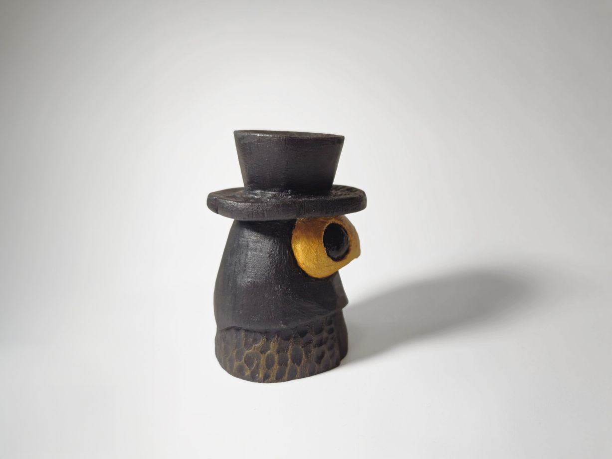 Деревянные статуэтки "Чумной доктор"