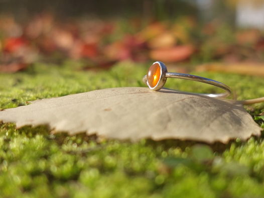 Серебряное кольцо с опалом "Апельсинка", размер 16,5