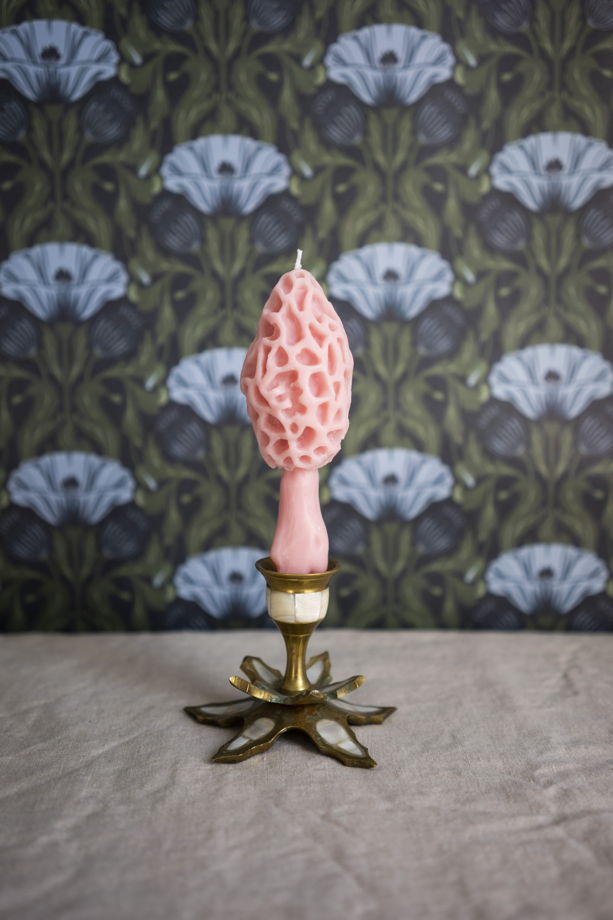 Столовая свеча ручной работы "Сморчок" цвет розовый