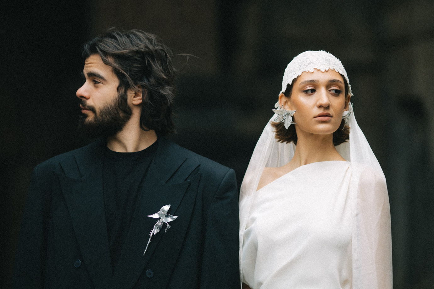 Цветок брошка лилия