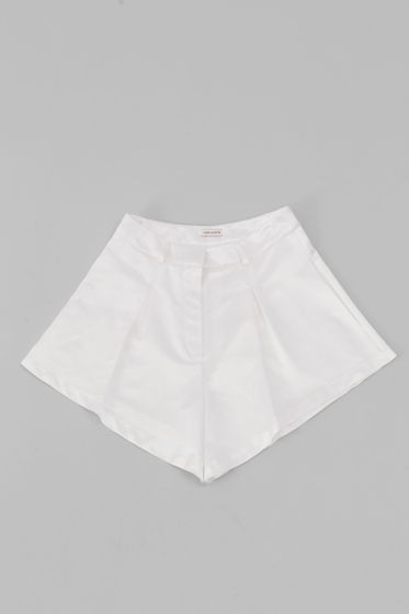 Жемчужно-белые объёмные шорты на молнии с карманами