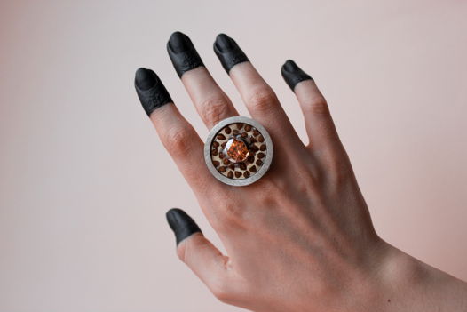 Концептуальное кольцо из серебра COVID-2019