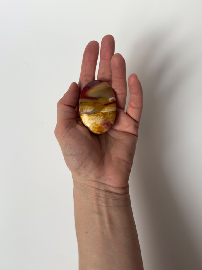 Мукаит натуральный камень