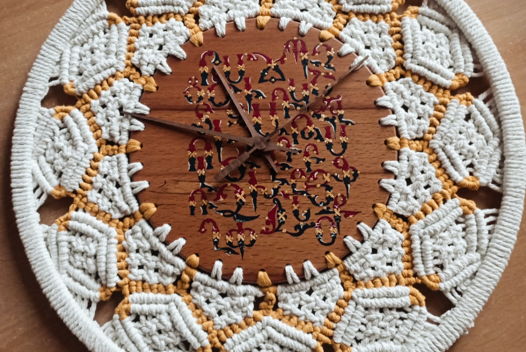 Настенные часы с рисунком "Месроп"