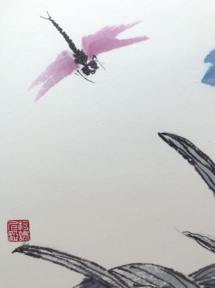 Полет стрекозы над ирисом, картина в традиционном китайском стиле се-и   (35 * 49 см)
