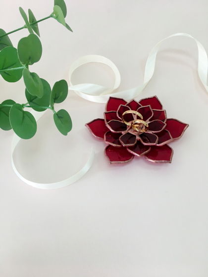 Шкатулка для свадебной церемонии в виде цветка