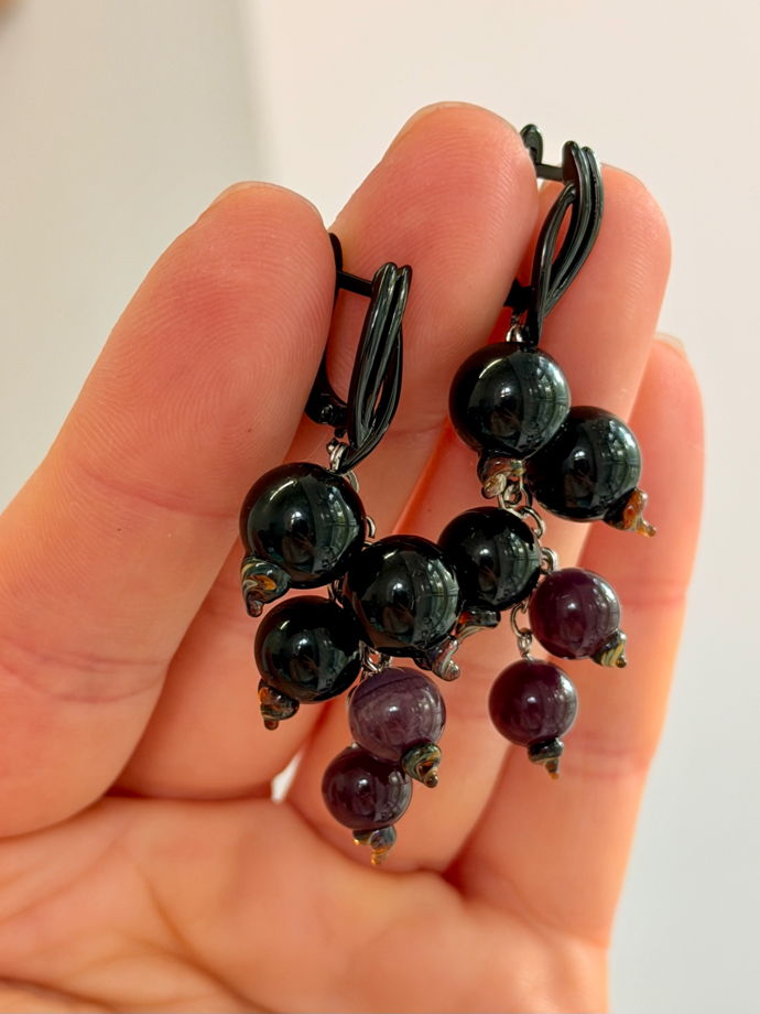 Серьги Черная смородина из стекла