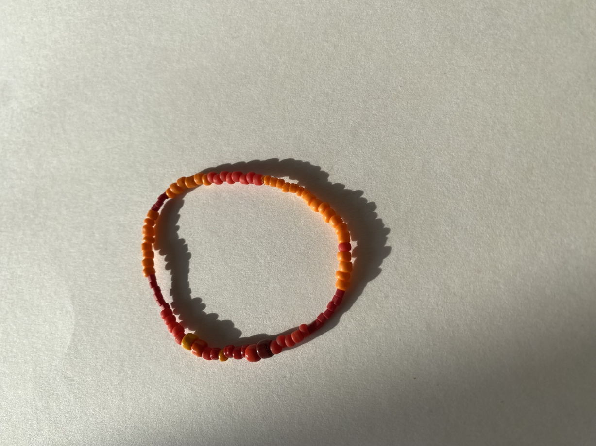 Оранжево-красный браслет из бисера «пламя»