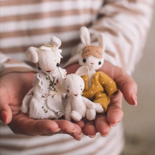Семья «Заек» миниатюра в кукольный дом
