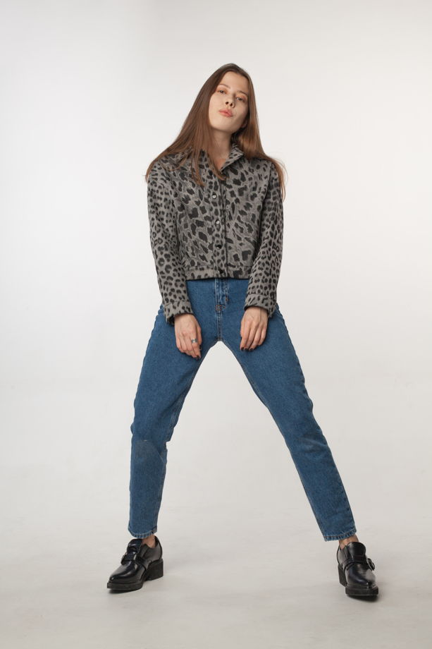 Женская серая джинсовка из хлопка на кнопках, принт "Леопард" Fari Levich
