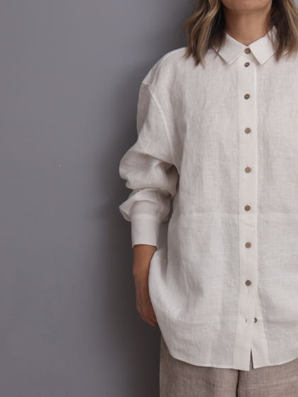 Льняная рубашка свободного кроя из умягченного льна белого цвета размера L-XL