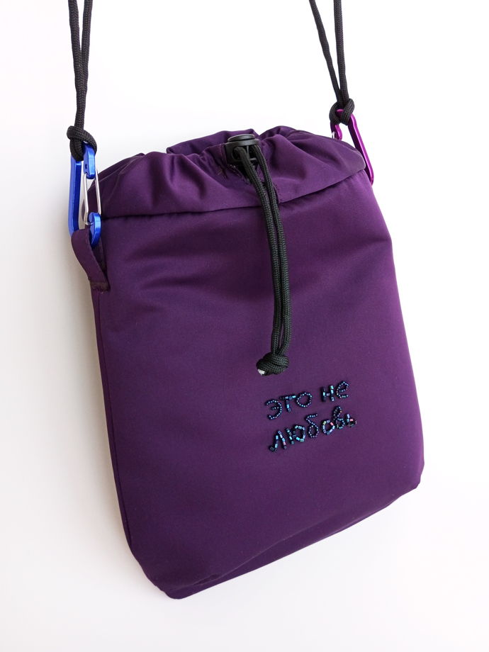 Фиолетовая сумка через плечо с ручной вышивкой - это не любовь