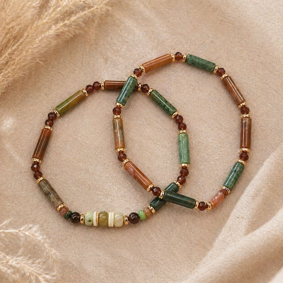 Пара браслетов из индийского агата, граната и окаменелого коралла