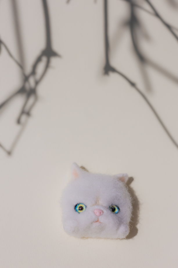 Брошь валяная — "Котик"