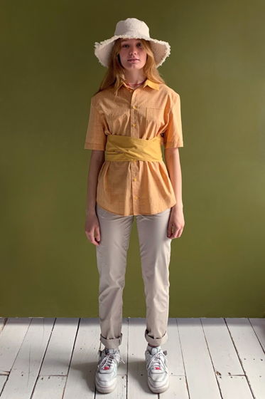 Женская летняя рубашка с вышивкой