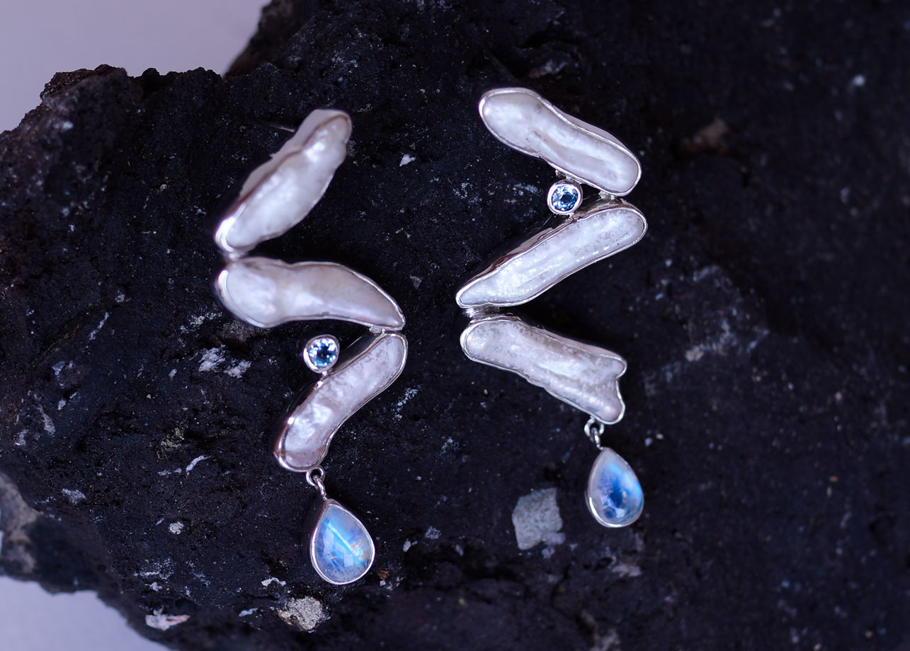 Серебряные серьги Водопад с жемчугом Бива и камнями