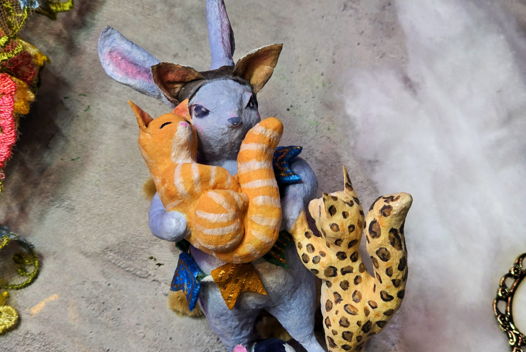 Ватная игрушка Зайчик с котятами