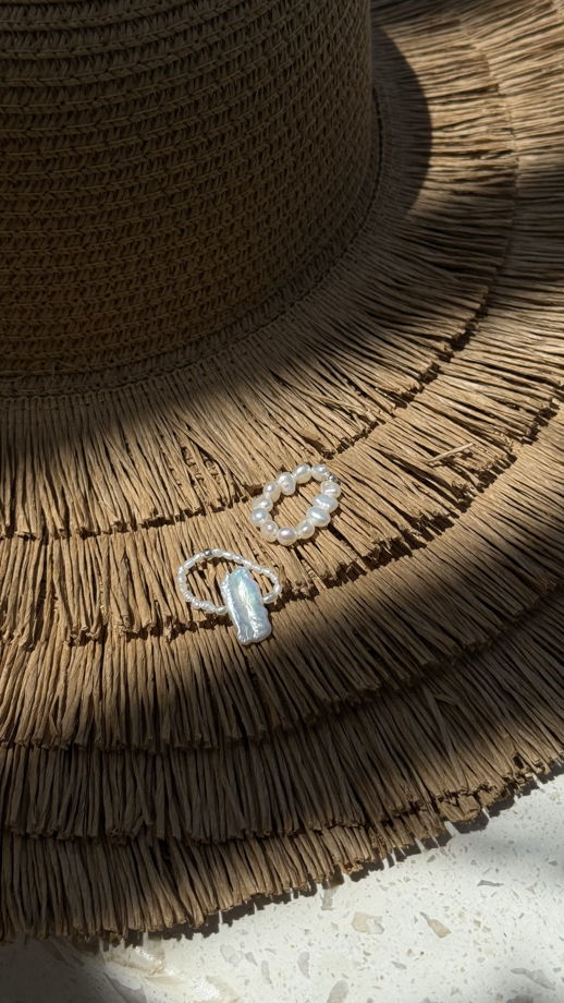 Кольцо из жемчуга с вставкой жемчужина вытянутая