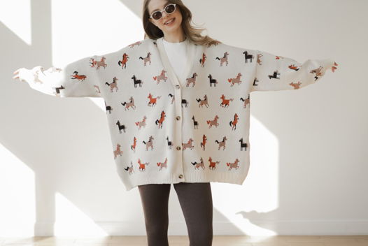 Кардиган с лошадками