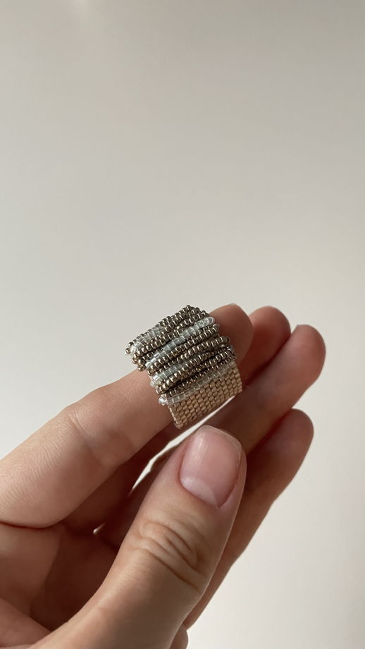 Кольцо из ювелирного бисера