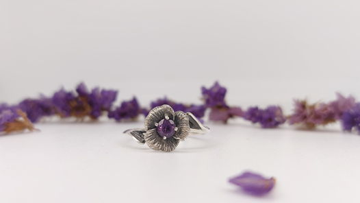 Серебряное кольцо "Цветок", аметист, размер по запросу