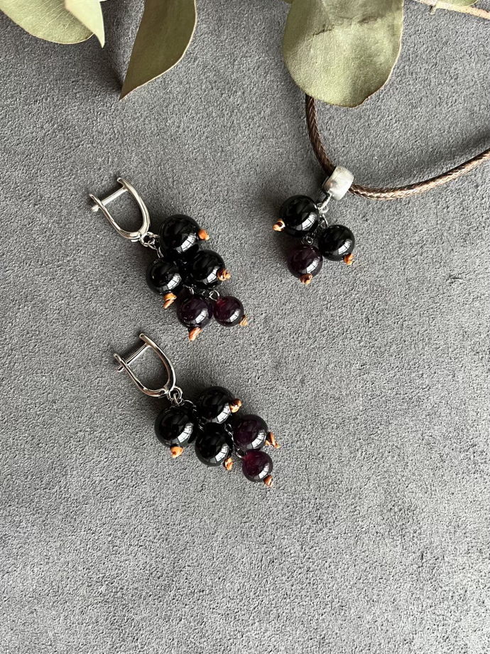 Серьги Черная смородина из стекла