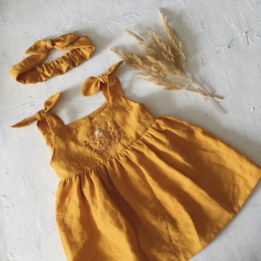 Платье с вышивкой ручной работы
