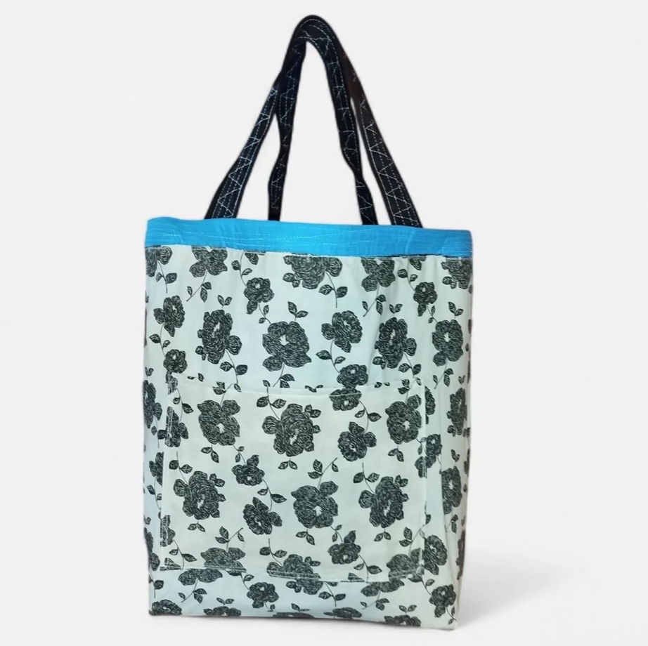 Сумка ручной работы из переработанной джинсы.