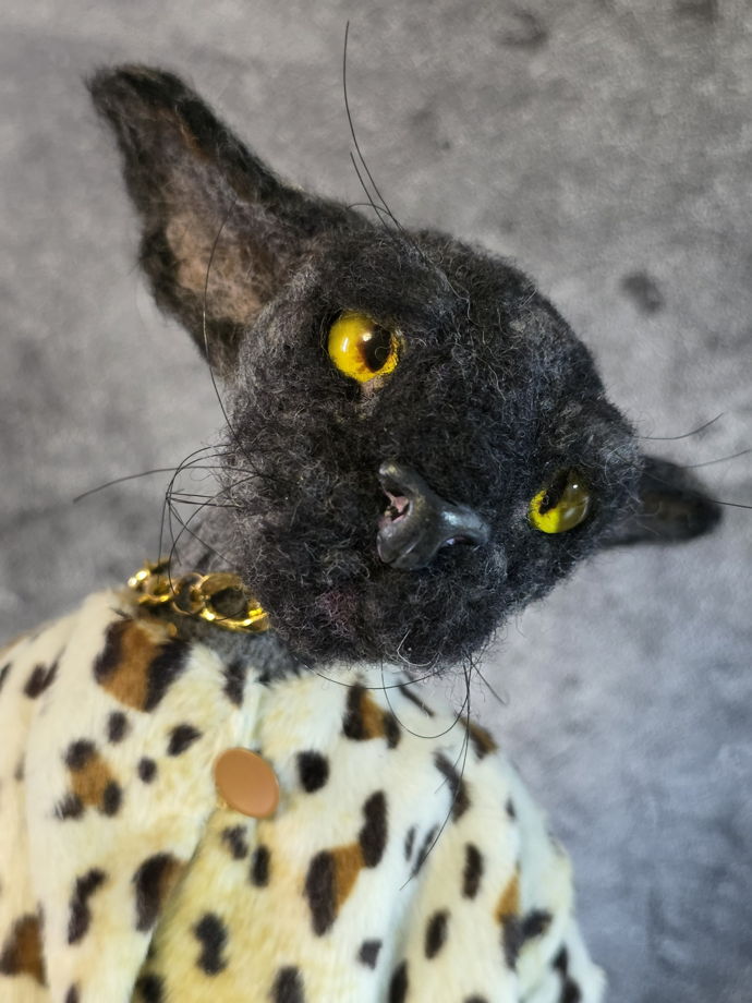 Интерьерная войлочная игрушка "Кошечка Анфиса"