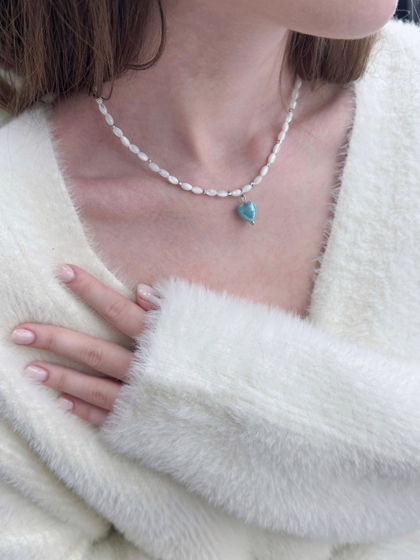 Ожерелье «Ледяное сердце» из перламутра с керамической подвеской