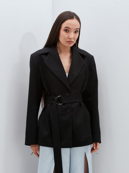 Пиджак с поясом черный