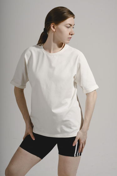 Базовая молочная футболка REGULAR FIT ONE-PIECE SLEEVE T-SHIRT in white