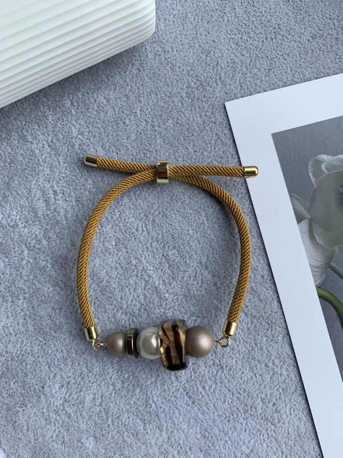 Браслет с жемчугом Майорка, гематитом и бусиной из муранского стекла «Бархатный капучино»