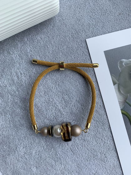 Браслет с жемчугом Майорка, гематитом и бусиной из муранского стекла «Бархатный капучино»