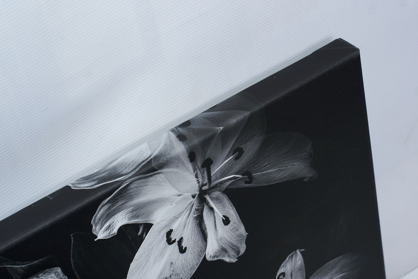 Натюрморт с белыми лилиями 40 х 60 см,  холст на подрамнике, авторское фото.
